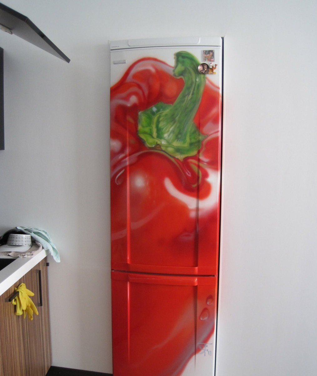 Декор холодильника-аэрография